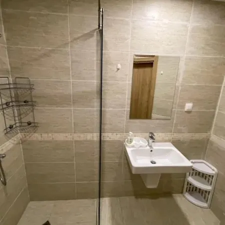 Apartment Bright New With Parking At The Center!