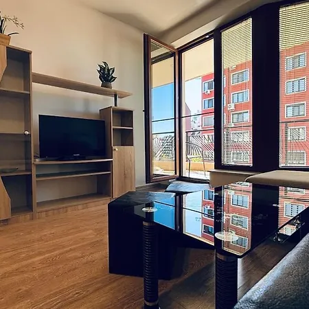 Apartment Bright New With Parking At The Center!