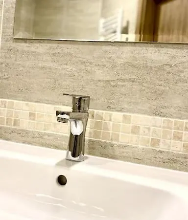 Bright New With Parking At The Center! *