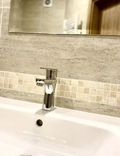 Bright New With Parking At The Center! *