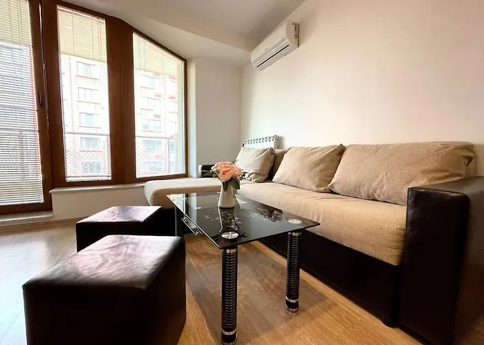 Bright New With Parking At The Center! *