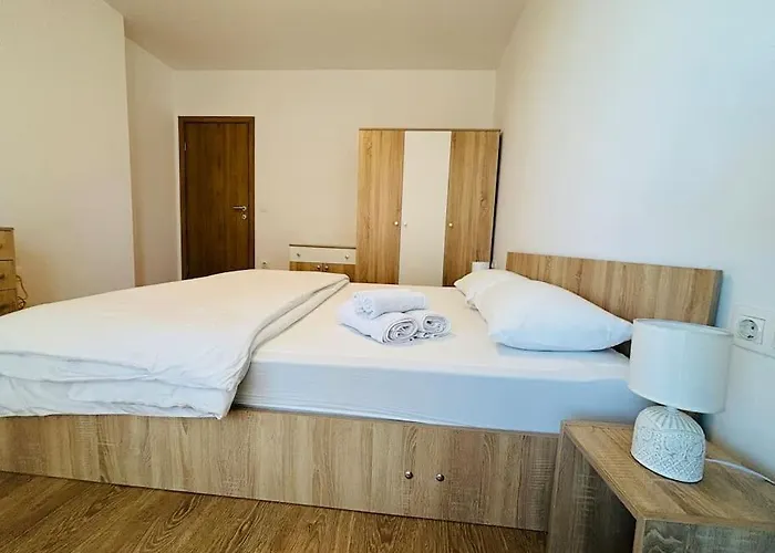 Bright New With Parking At The Center! アパート