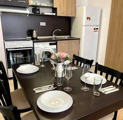 アパート Bright New With Parking At The Center!