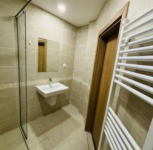 アパート Bright New With Parking At The Center!