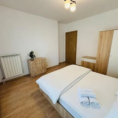 Bright New With Parking At The Center! Appartement Sofia