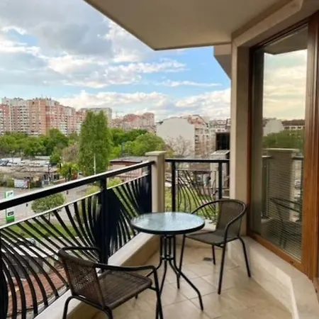 Bright New With Parking At The Center! Appartement