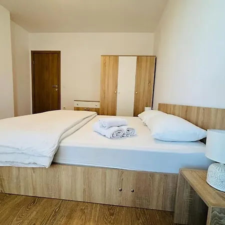 Bright New With Parking At The Center! Appartement